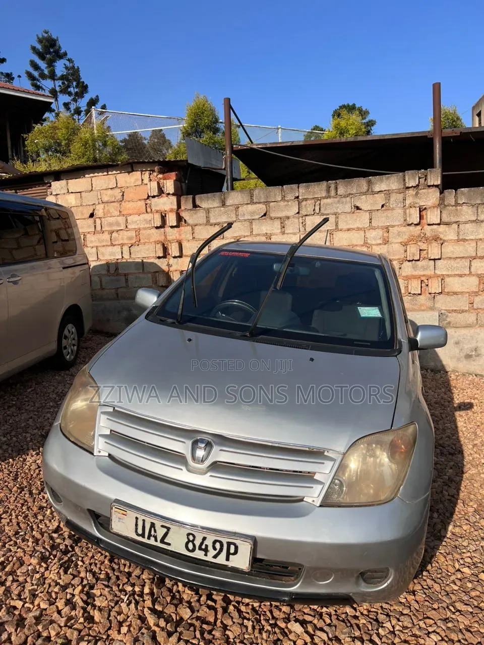 Toyota IST 2004 Silver