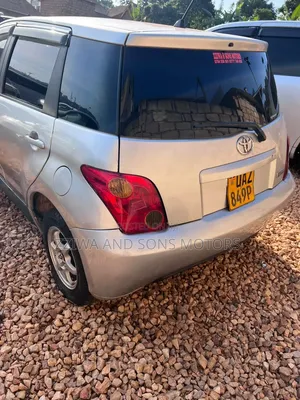 Toyota IST 2004 Silver