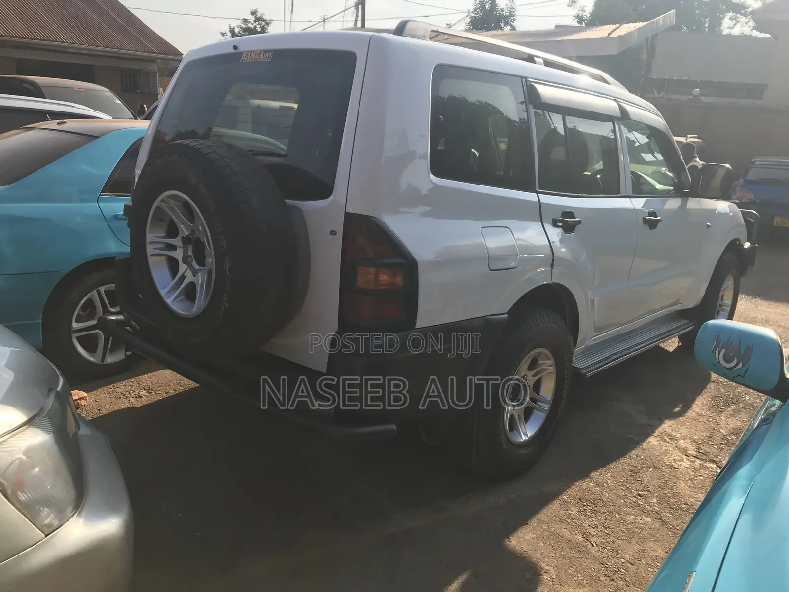 Mitsubishi Pajero 2000 White