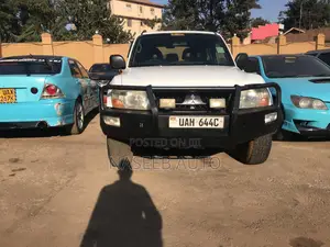 Mitsubishi Pajero 2000 White