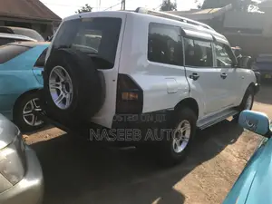 Mitsubishi Pajero 2000 White