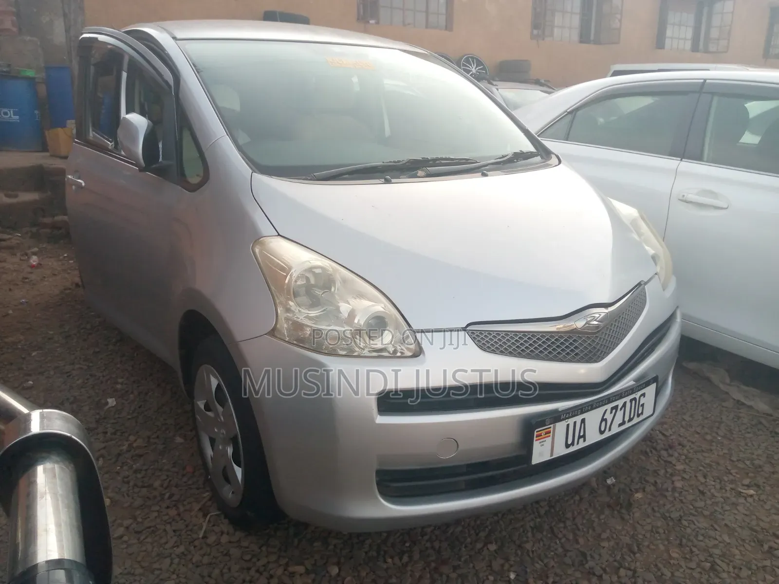 Toyota Ractis 2010 Silver
