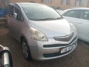 Toyota Ractis 2010 Silver