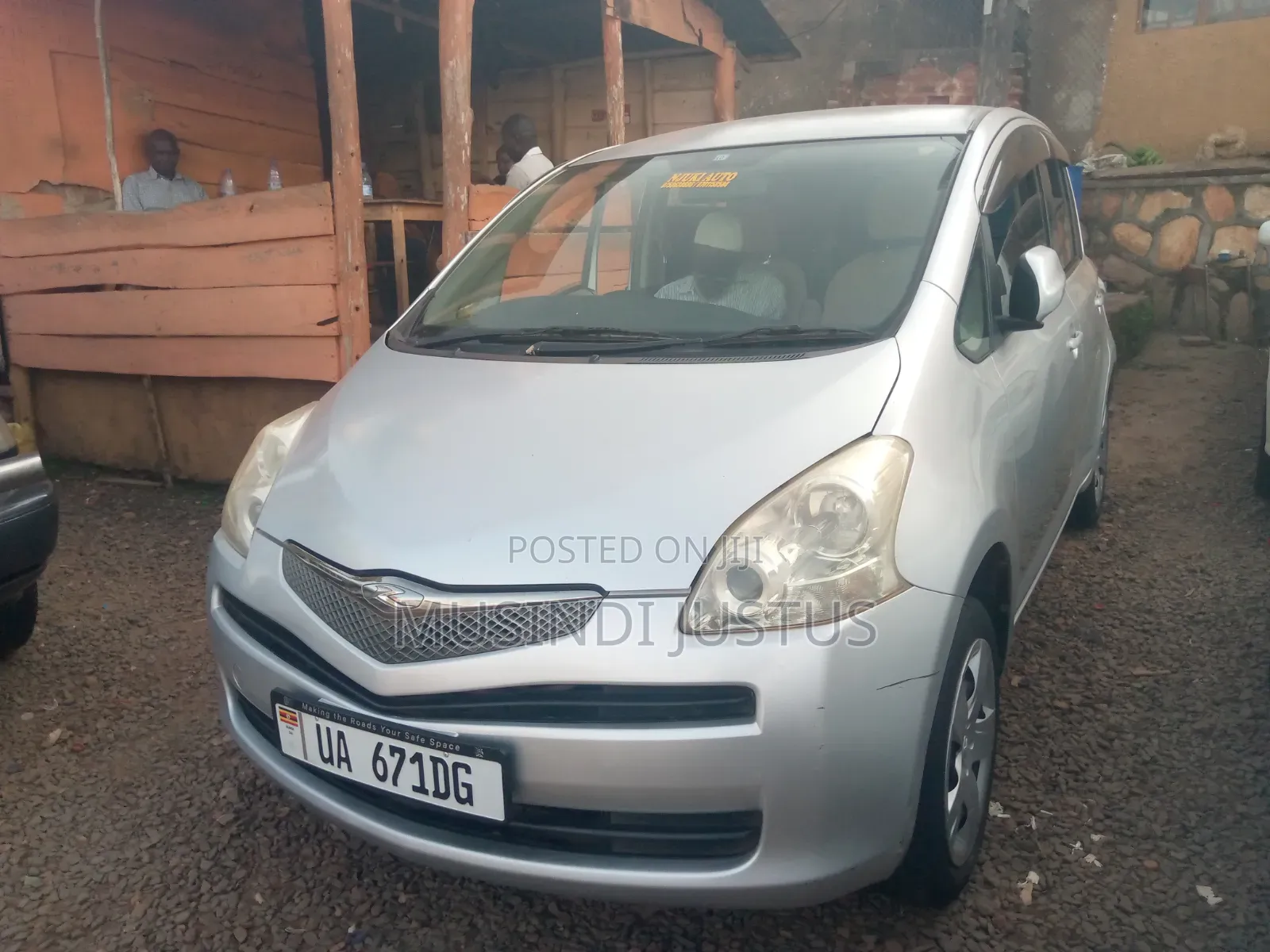 Toyota Ractis 2010 Silver