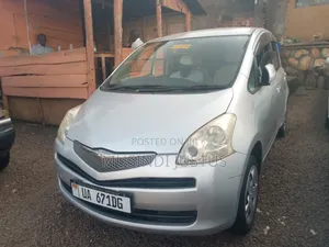 Toyota Ractis 2010 Silver