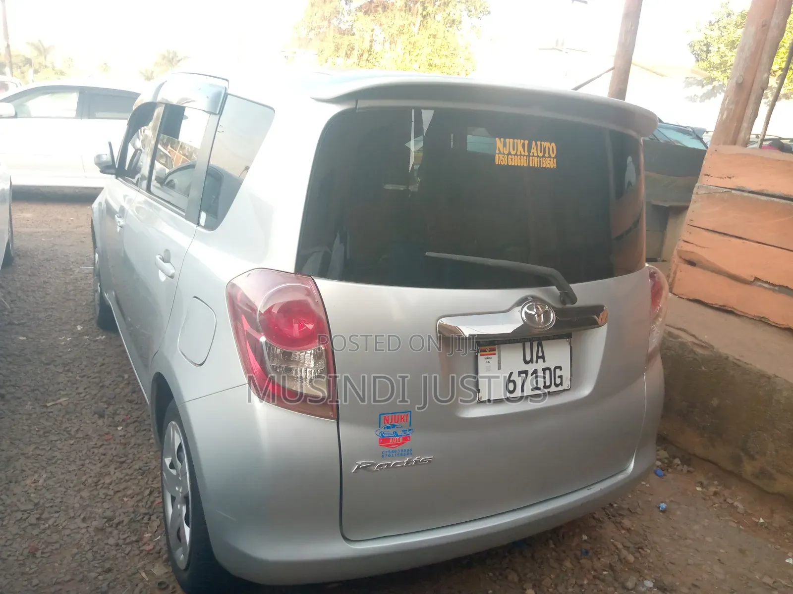 Toyota Ractis 2010 Silver