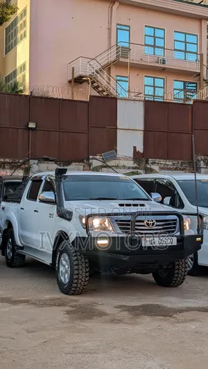 Toyota Hilux 2012 White