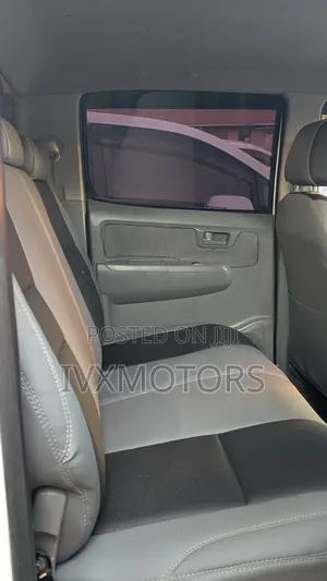 Toyota Hilux 2012 White
