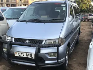 Toyota Regius 2000 Silver