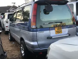 Toyota TownAce Noah 2000 Blue