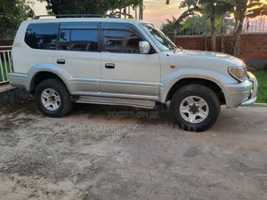 Toyota Land Cruiser Prado 2000 White