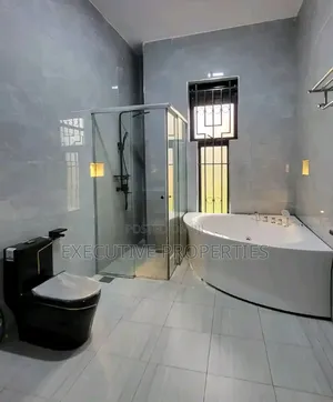 5bdrm Duplex in Muyenga, Central Division for rent
