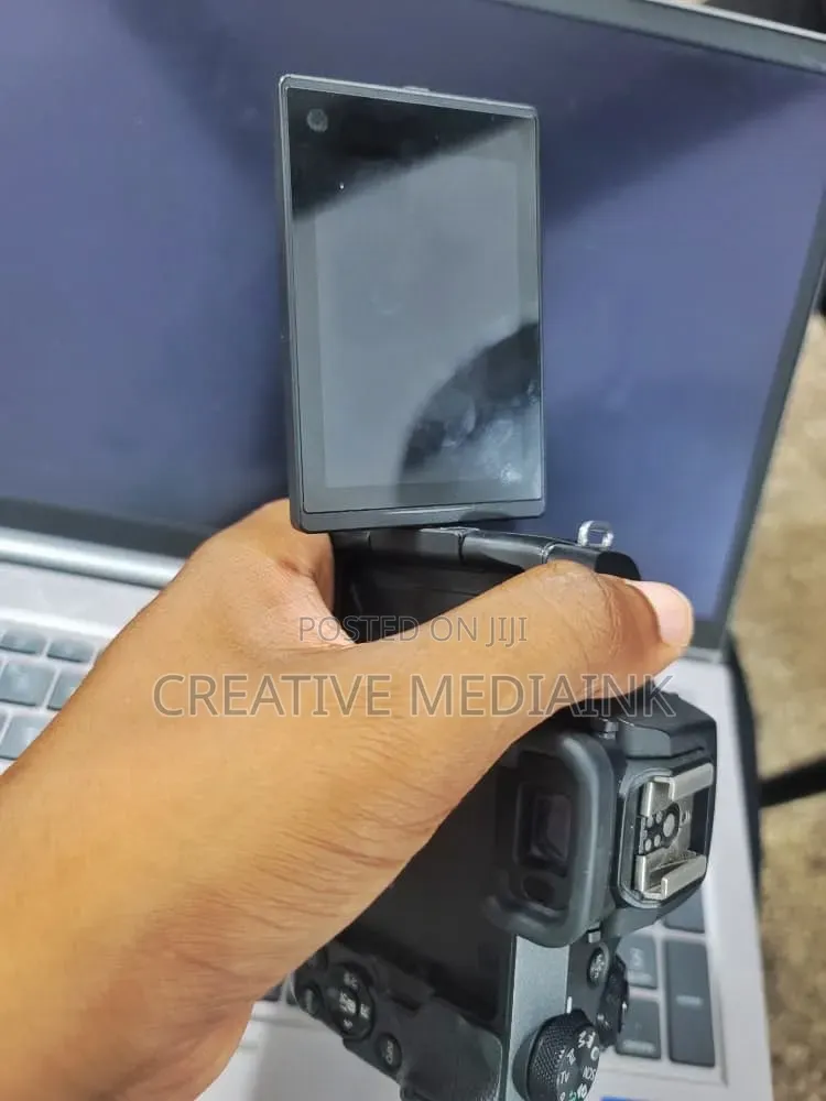 Canon M50