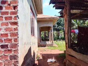 5bdrm House in Nakisunga for sale