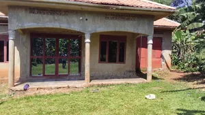 5bdrm House in Nakisunga for sale
