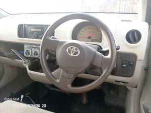 Toyota Passo 2013 Gold