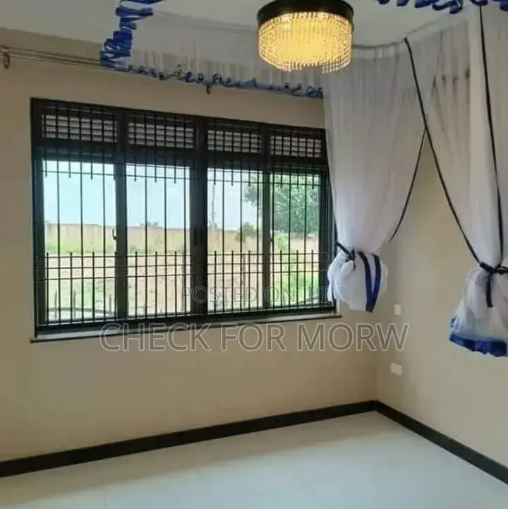5bdrm Duplex in Kira, Central Division for rent