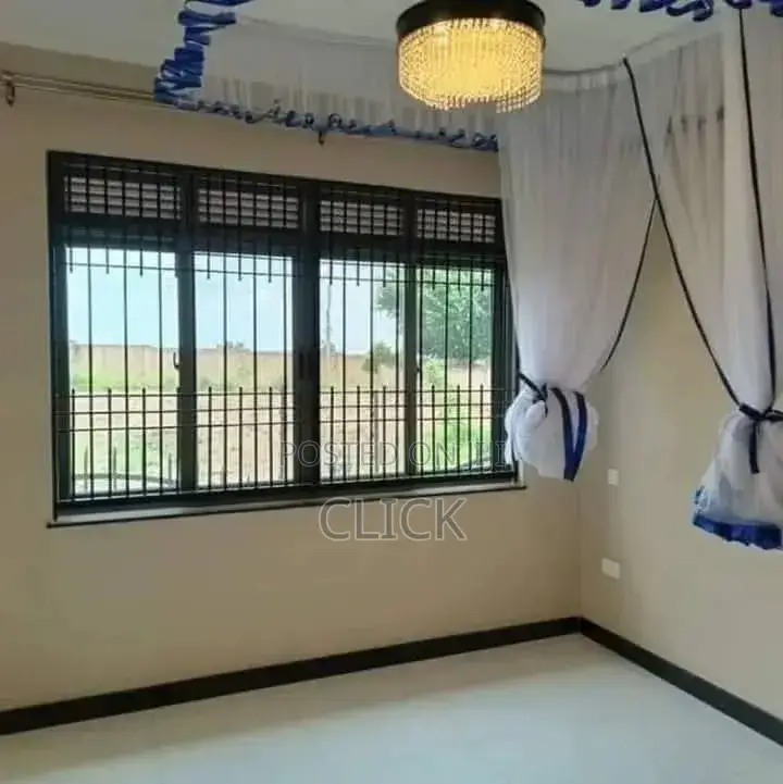 5bdrm Duplex in Kira, Central Division for rent