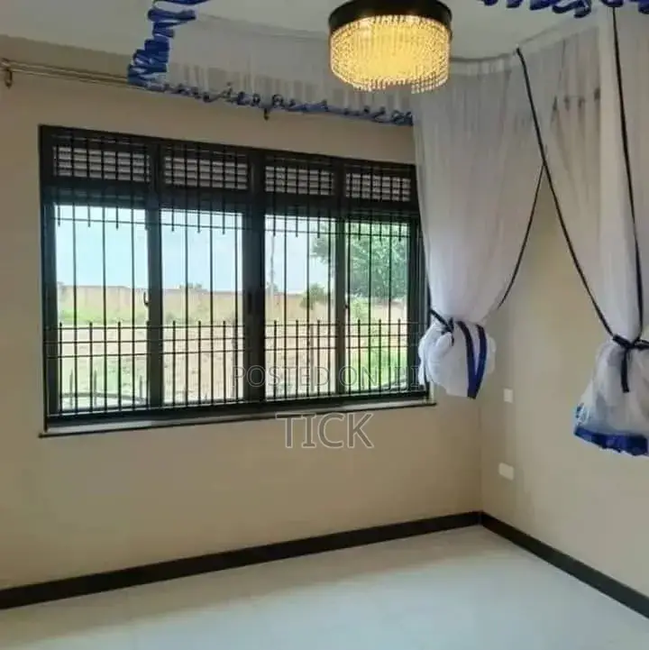 5bdrm Duplex in Kira, Central Division for rent