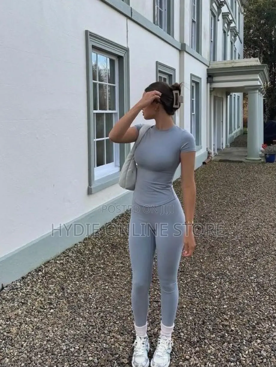 Two-Piece Ladies Gym Wear