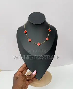 Necklaces /Pendants/Layered Necklaces