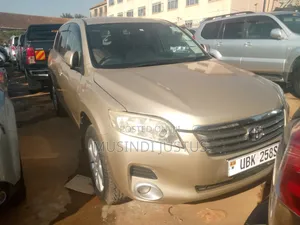 Toyota Vanguard 2010 Gold