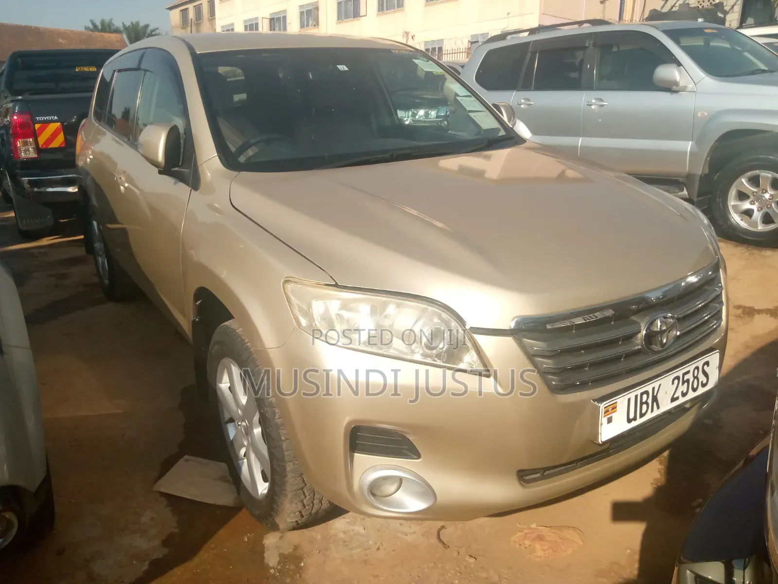 Toyota Vanguard 2010 Gold
