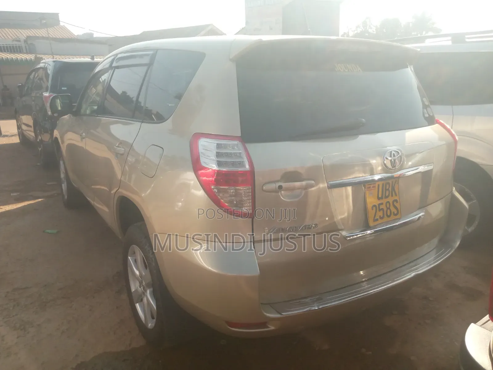 Toyota Vanguard 2010 Gold