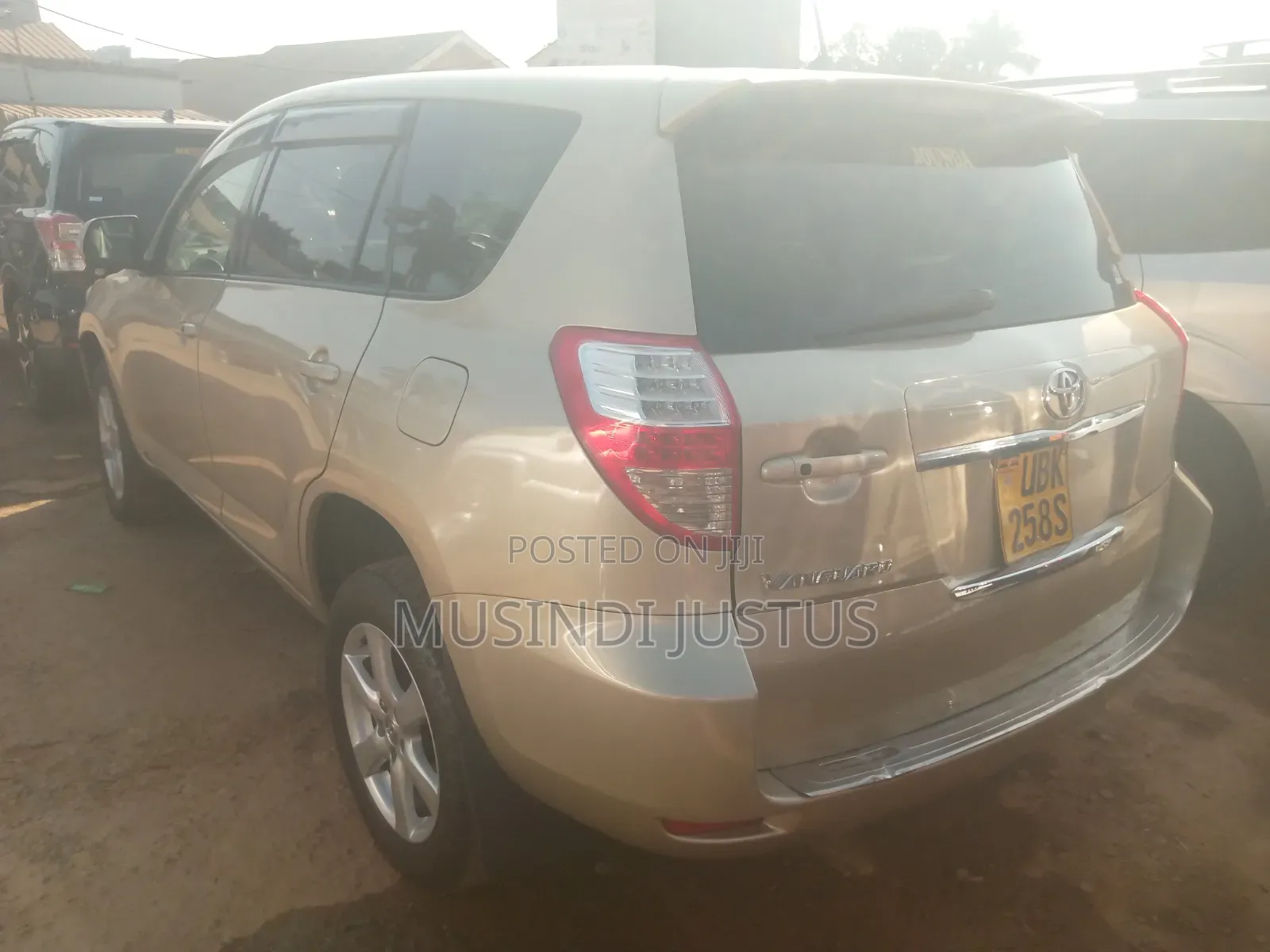 Toyota Vanguard 2010 Gold
