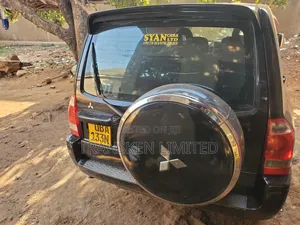 Mitsubishi Pajero 2004 Black