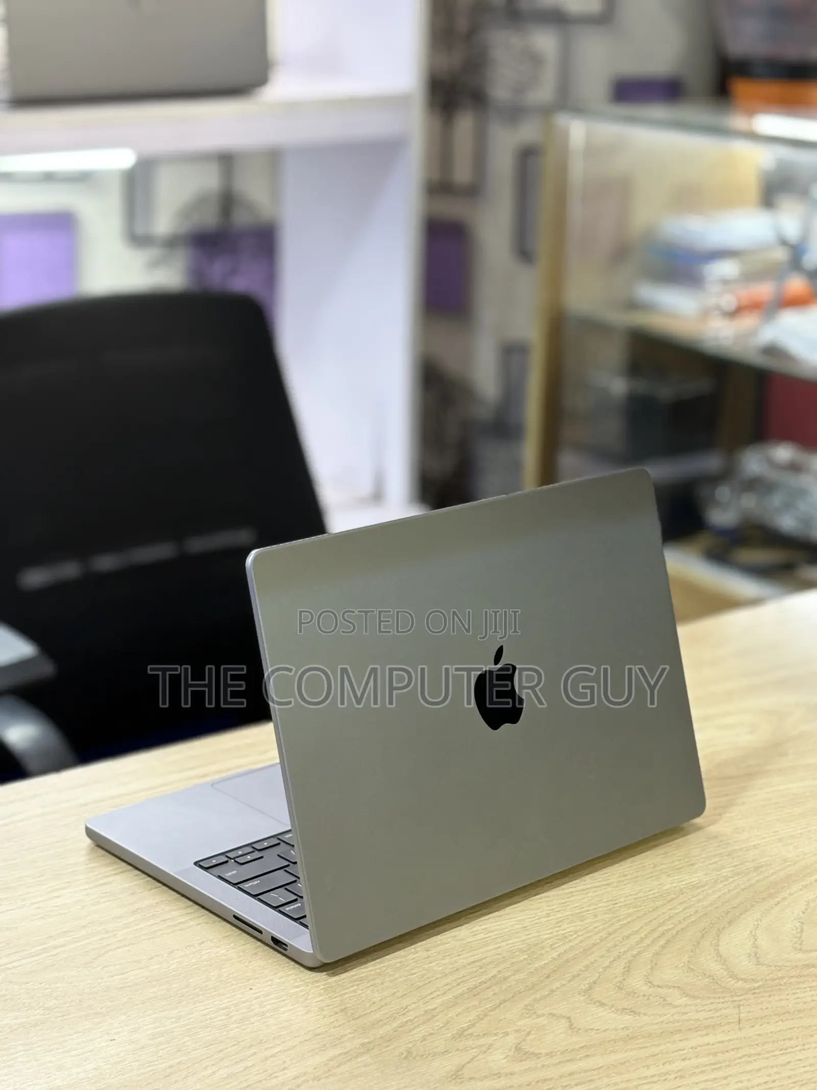 New Laptop Apple MacBook Pro 2023 M3 8GB Apple M3 SSD 1T