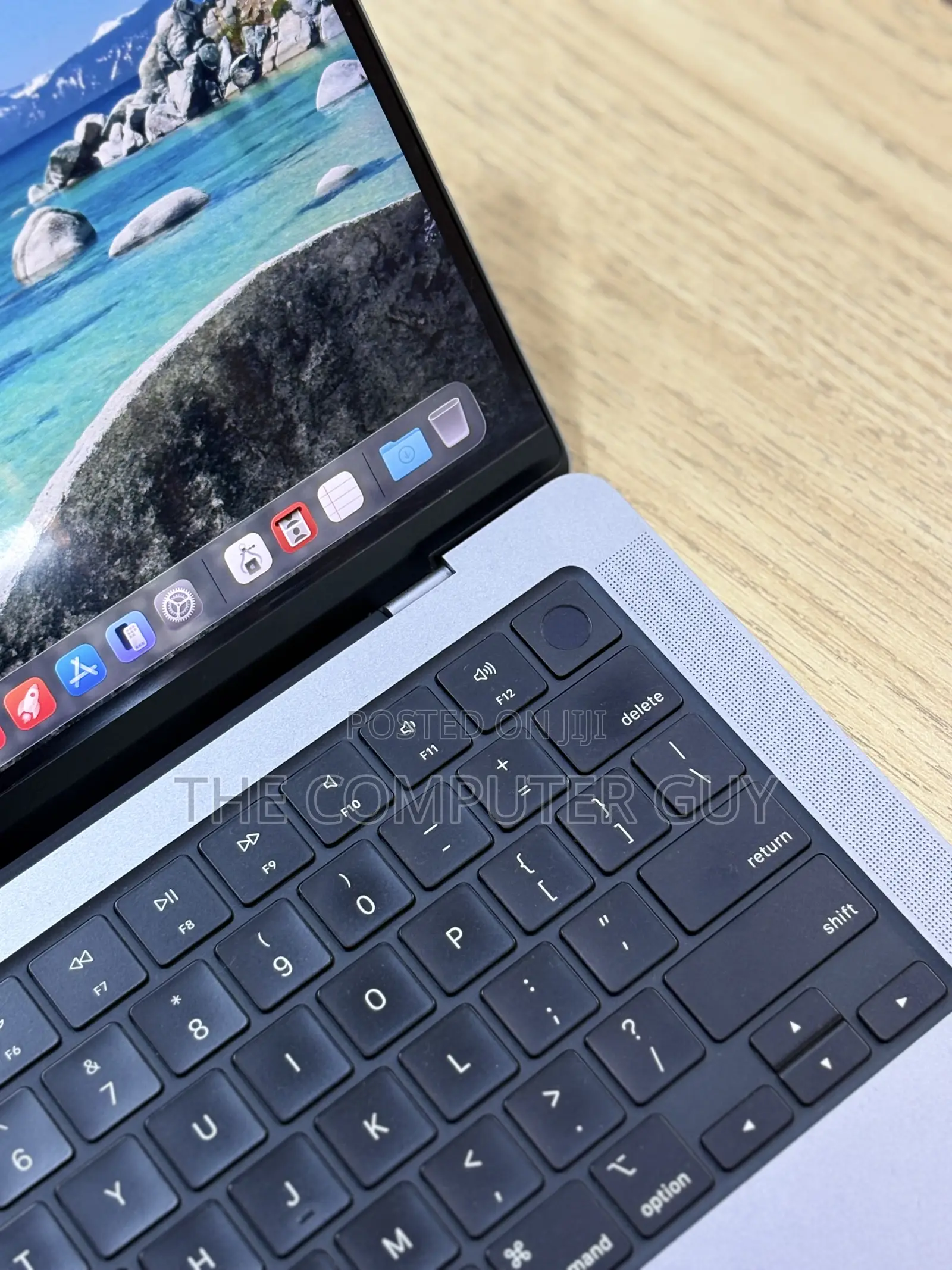 New Laptop Apple MacBook Pro 2023 M3 8GB Apple M3 SSD 1T