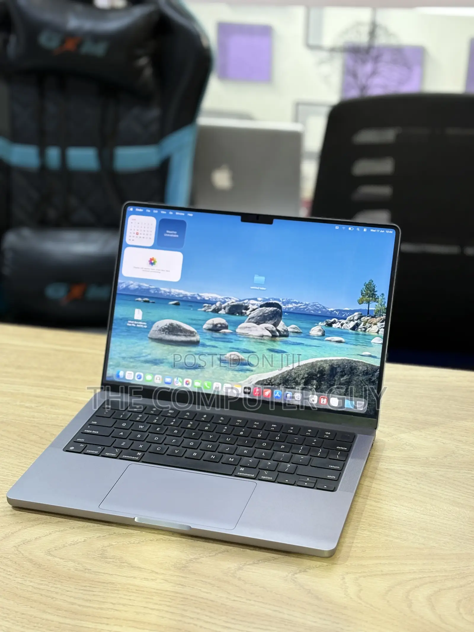 New Laptop Apple MacBook Pro 2023 M3 8GB Apple M3 SSD 1T