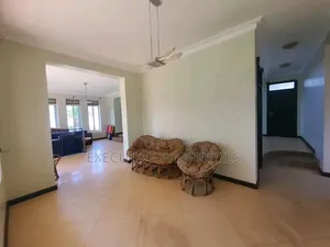 5bdrm Duplex in Kansanga, Central Division for rent