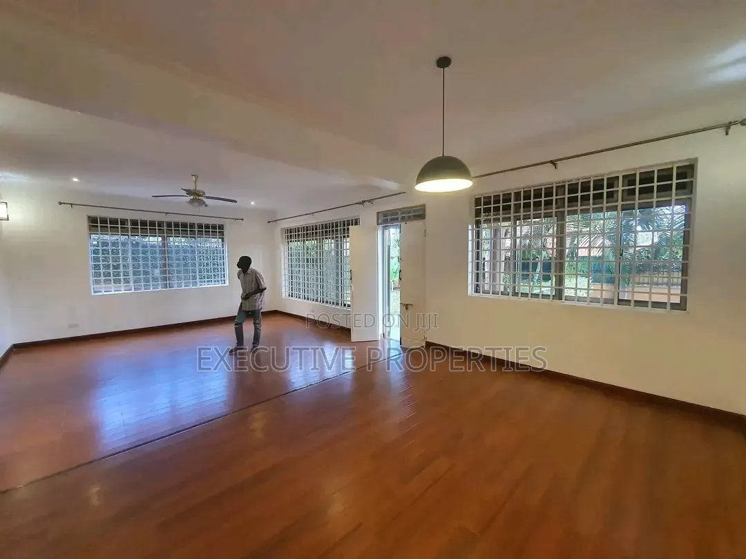 5bdrm Duplex in Muyenga Kiwafter, Central Division for rent