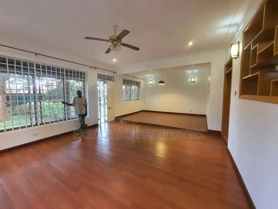 5bdrm Duplex in Muyenga Kiwafter, Central Division for rent