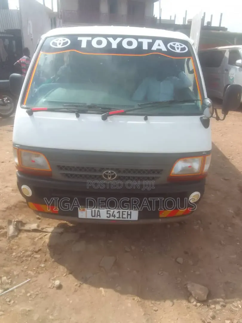 Toyota Grand HiAce 1999 White