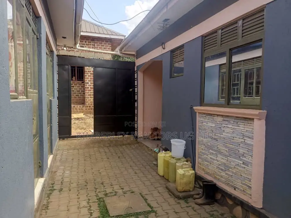 4bdrm Duplex in Division A for sale