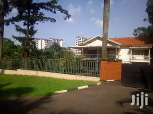 5 Bedroom House In Kololo For Rent