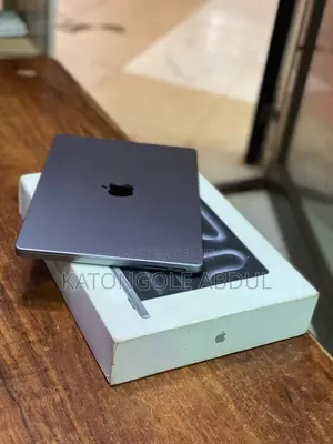 New Laptop Apple MacBook Pro 2024 M3 8GB Apple M3 Pro SSD 1T