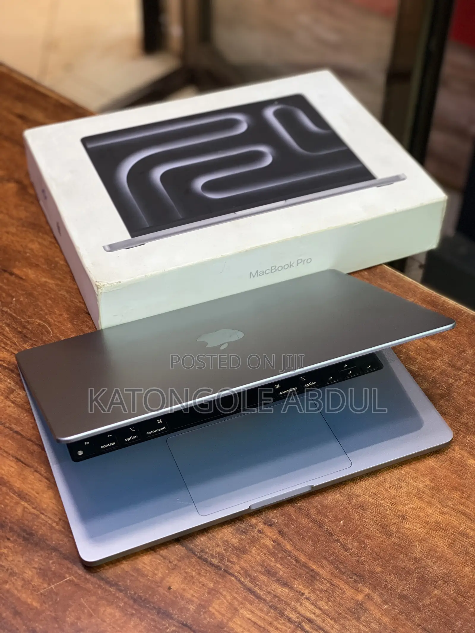 New Laptop Apple MacBook Pro 2024 M3 8GB Apple M3 Pro SSD 1T