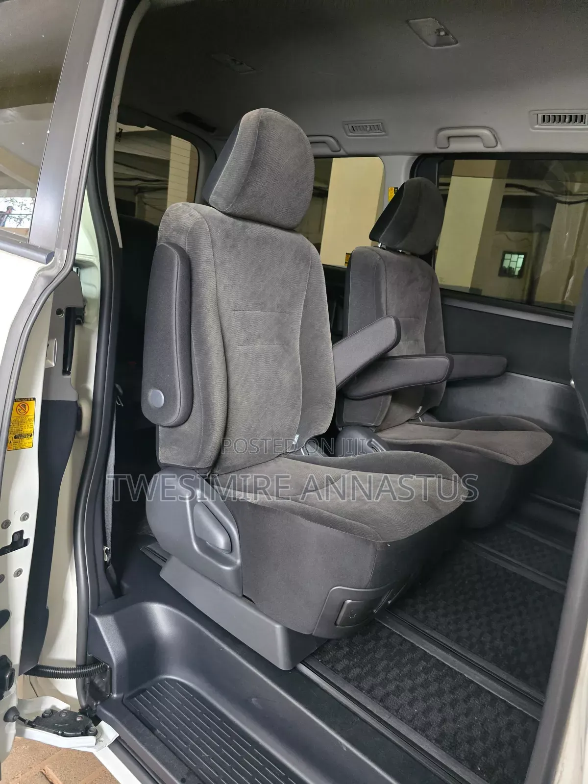 Toyota Noah 2012 White