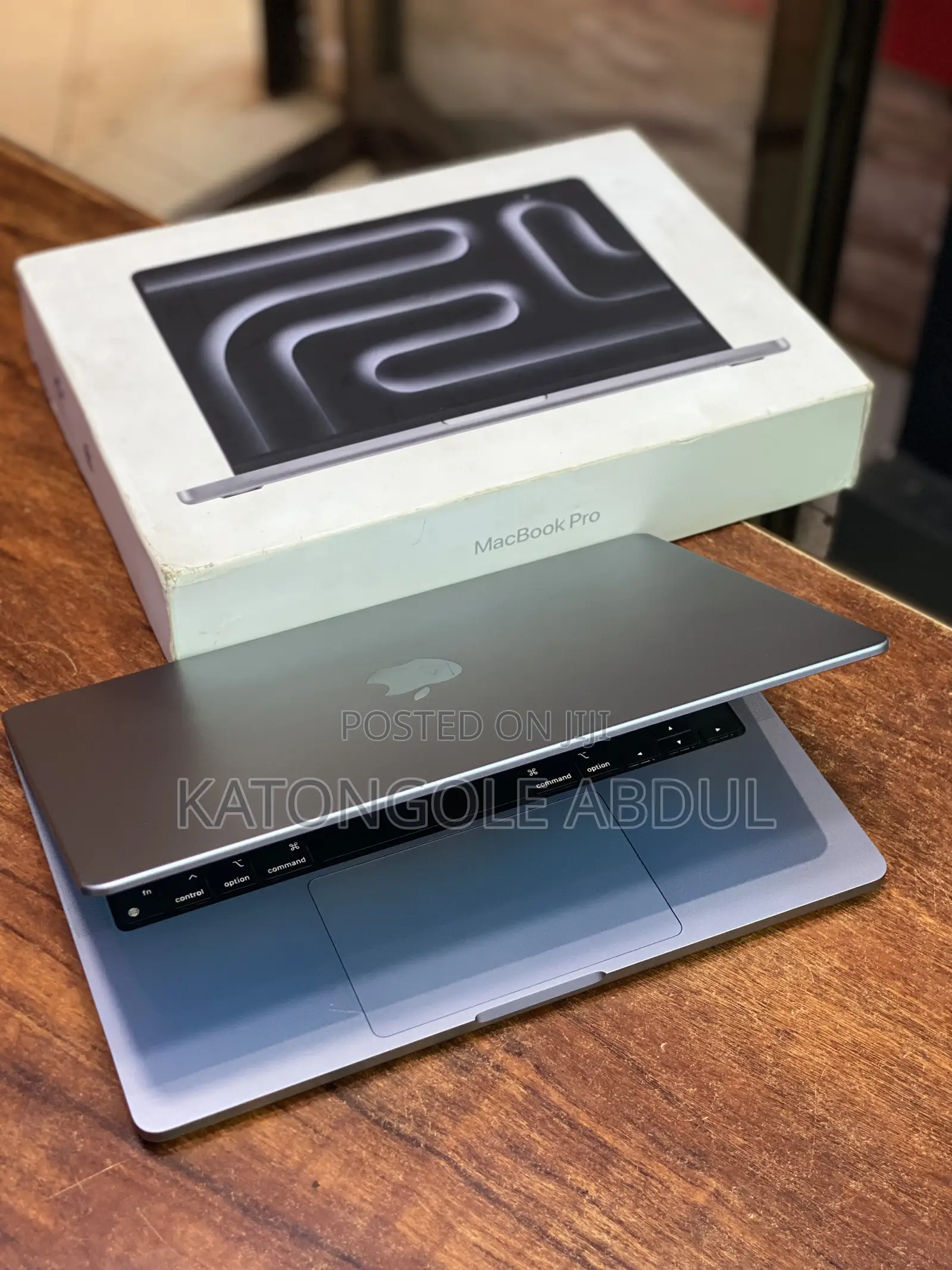New Laptop Apple MacBook Pro 2024 M3 8GB Apple M3 Pro SSD 1T