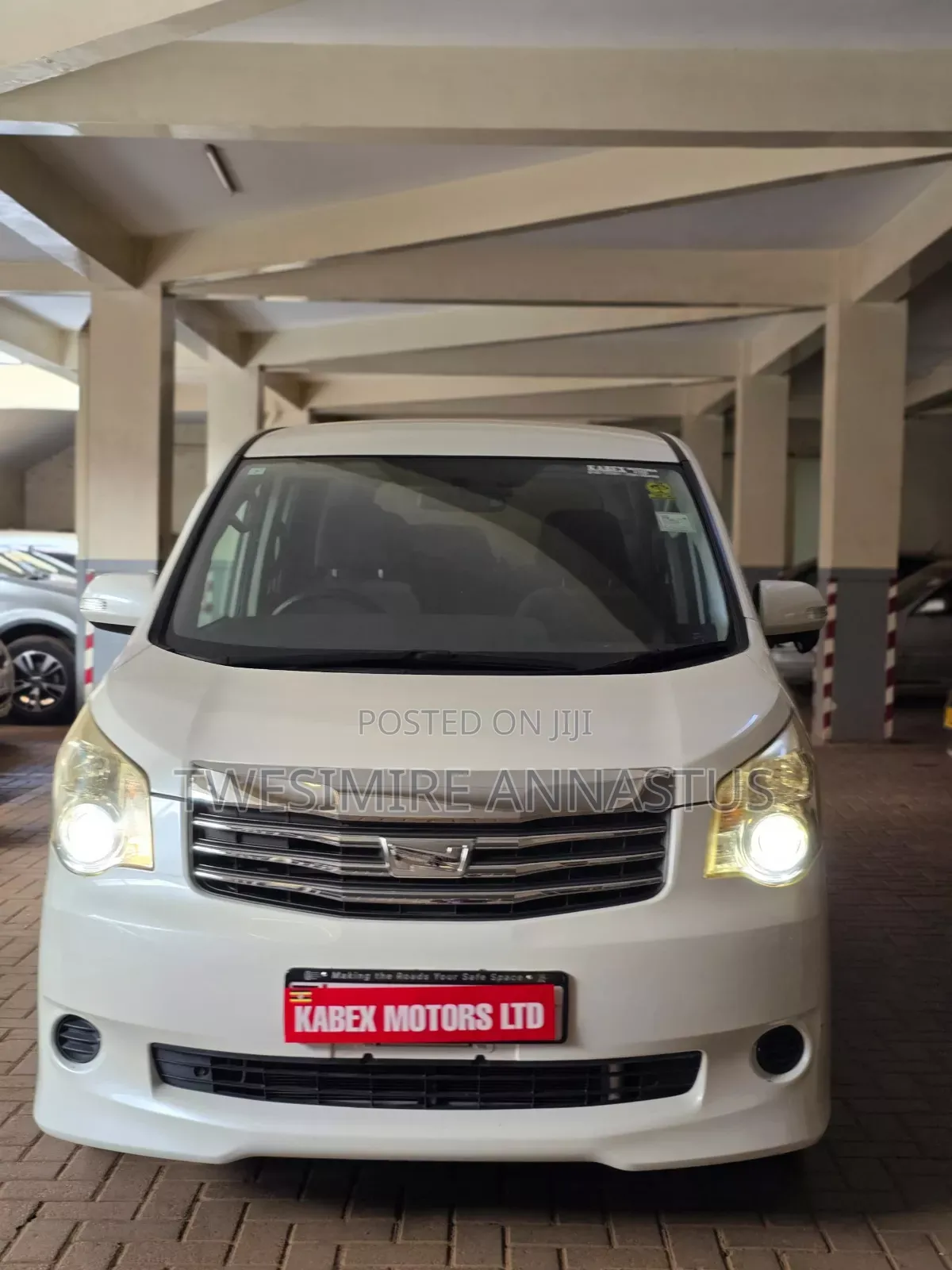 Toyota Noah 2012 White