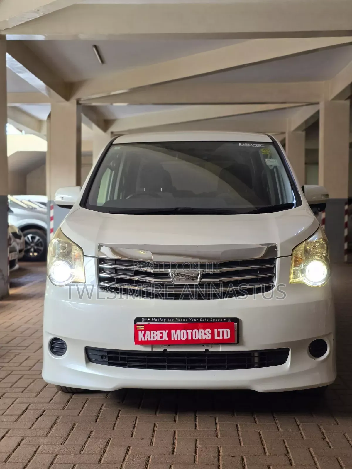Toyota Noah 2012 White