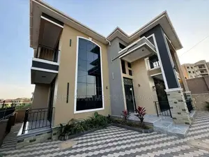 5bdrm Duplex in Kansanga Kiwafu Road, Central Division for rent