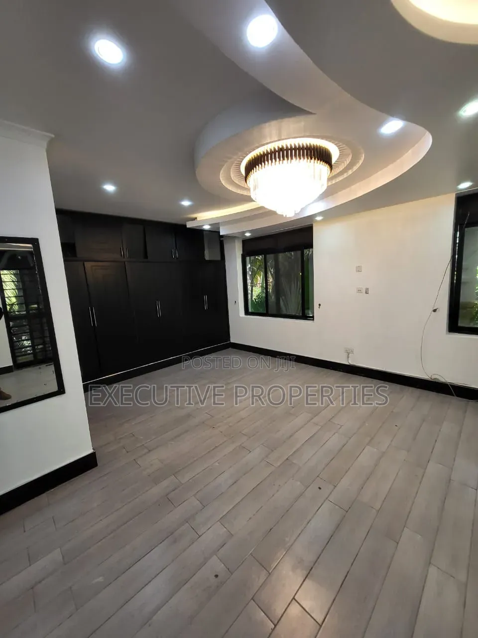 5bdrm Duplex in Kansanga Kiwafu Road, Central Division for rent