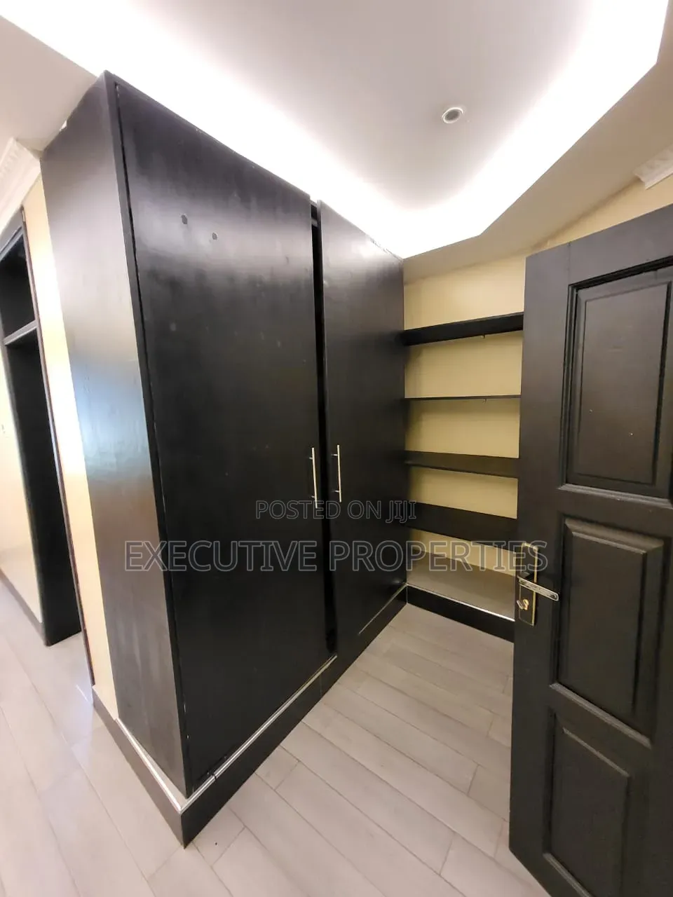 5bdrm Duplex in Kansanga Kiwafu Road, Central Division for rent