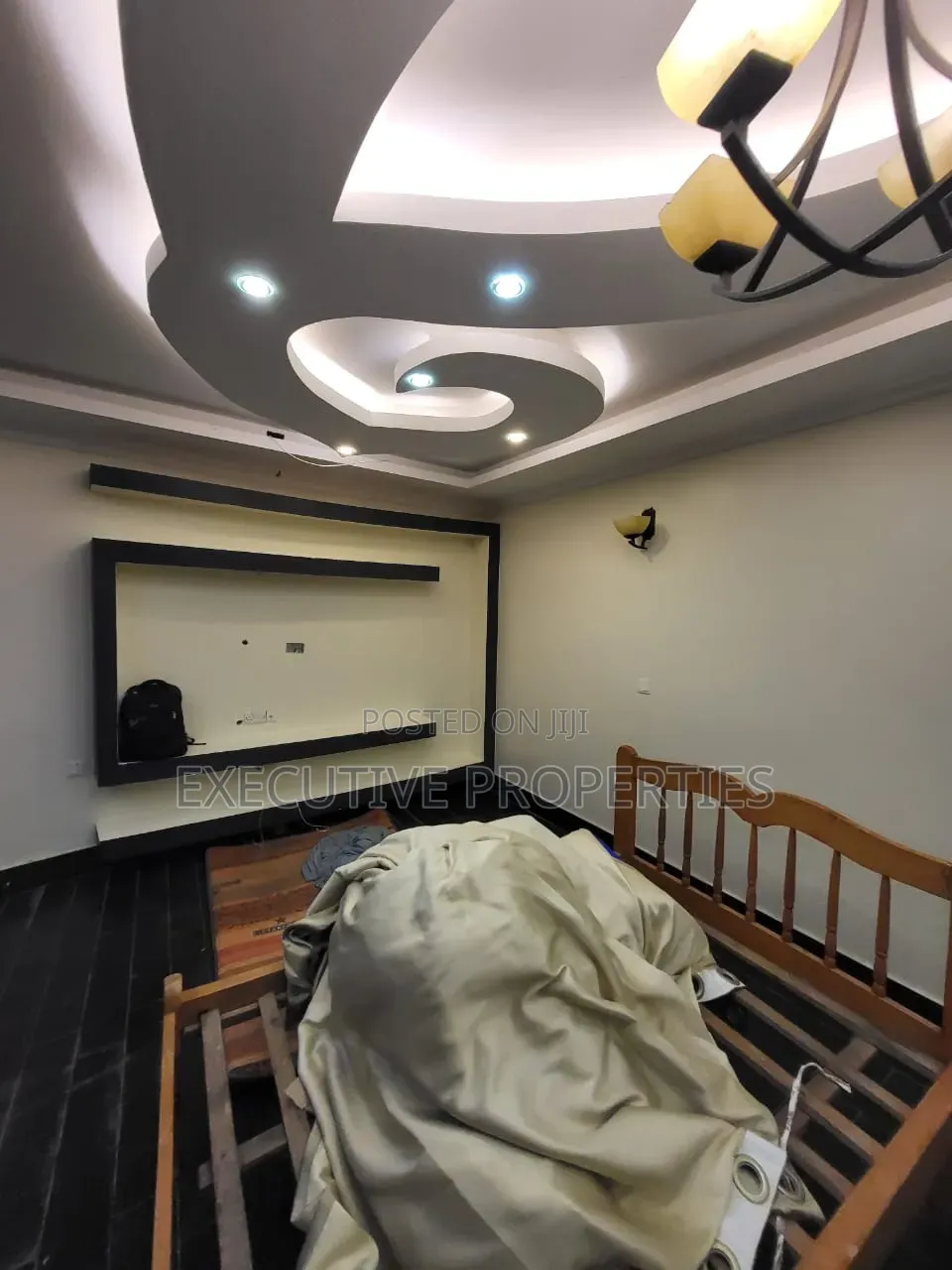5bdrm Duplex in Kansanga Kiwafu Road, Central Division for rent