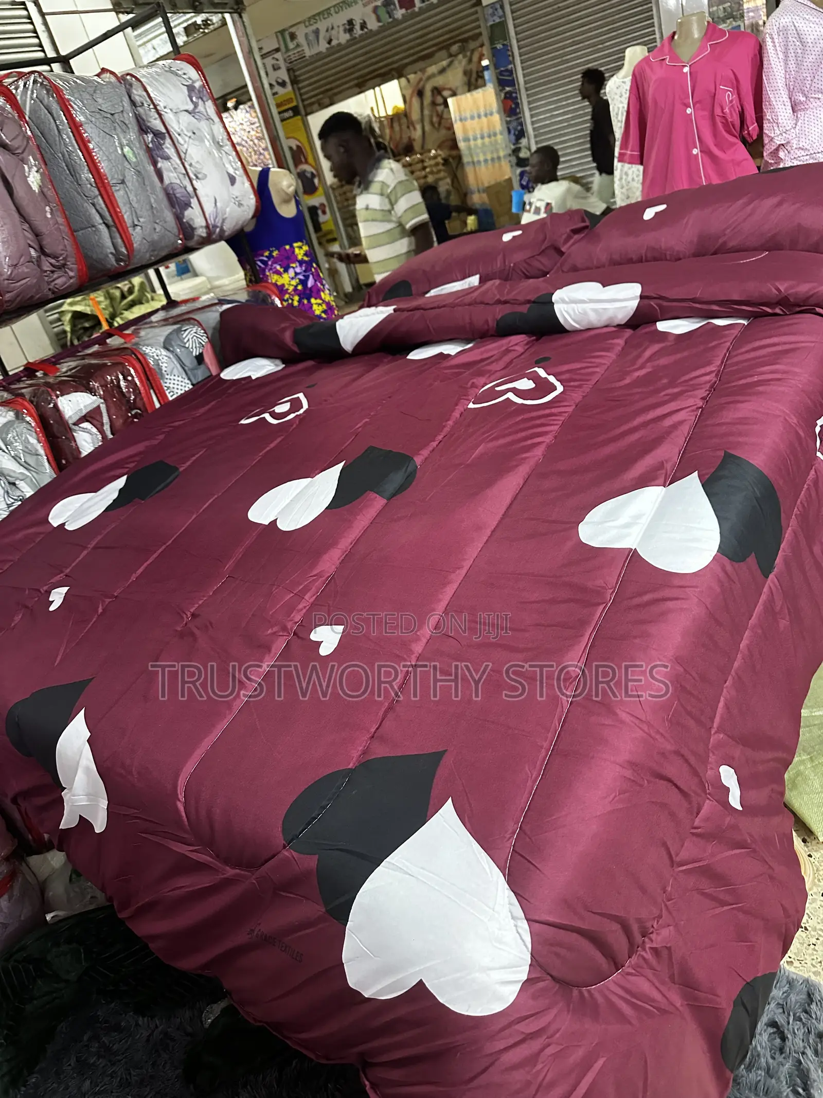 4pc Maroon Heart Duvet, 2 Pillowcases and 1 Bedsheet (4x6 and 5x6)